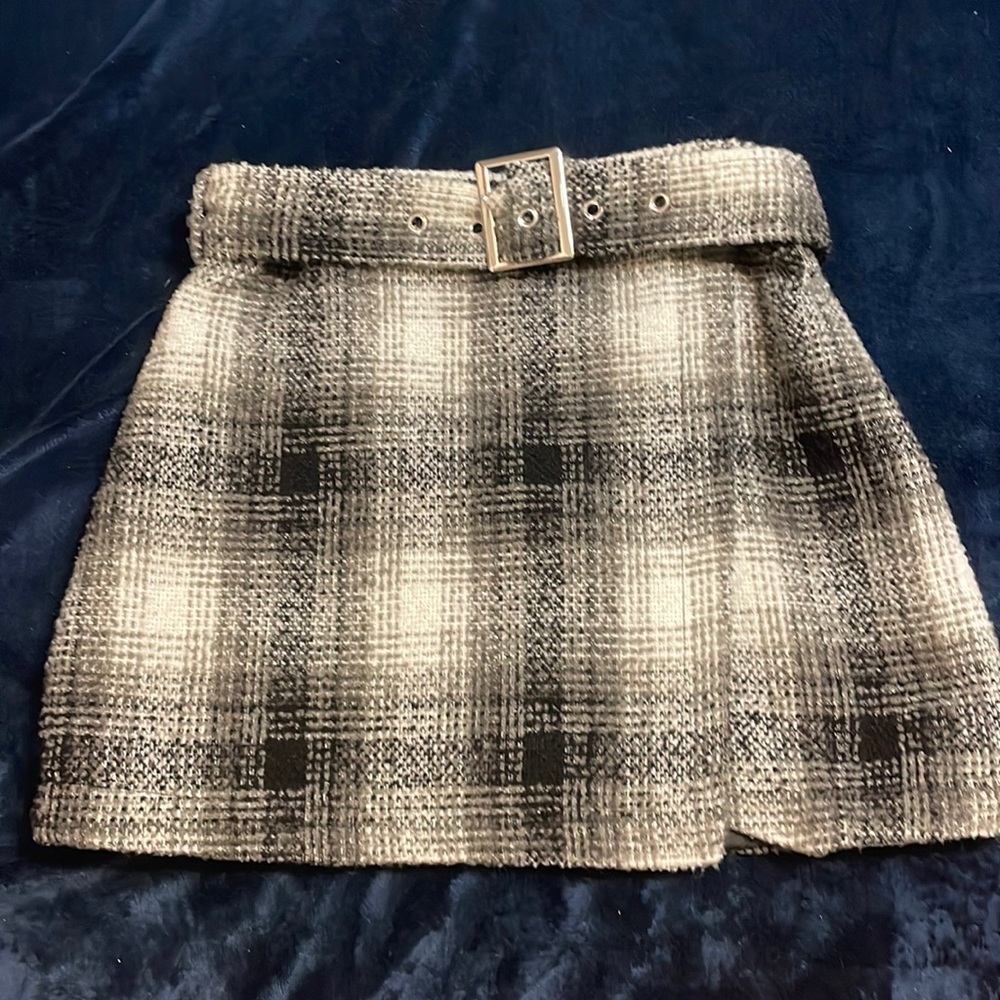 Plaid black & white knit medium shirt